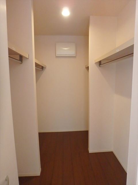 VIA MONTE NAPOLEONE 収納