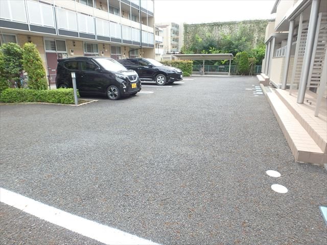 レジデンスフジミ 駐車場