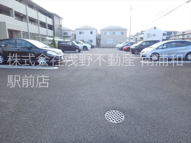 リリオコート 駐車場