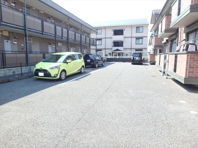 グリーンコート弐番館 駐車場