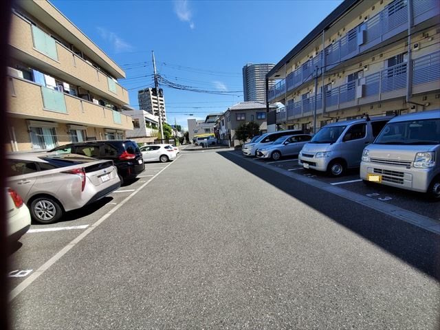 ロイヤルヒルズ武蔵浦和A 駐車場