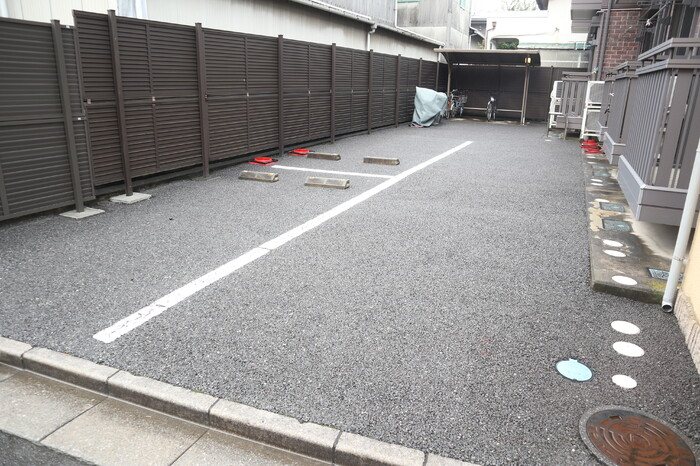 スヴァニール 駐車場