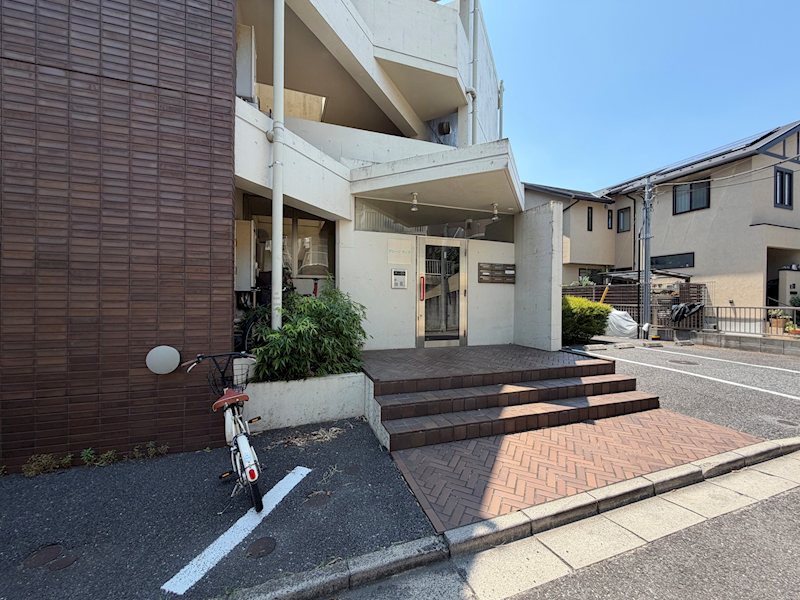 埼玉県さいたま市緑区東浦和９丁目 エントランス