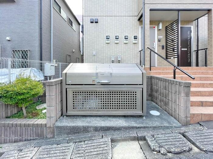 埼玉県さいたま市緑区中尾 エントランス
