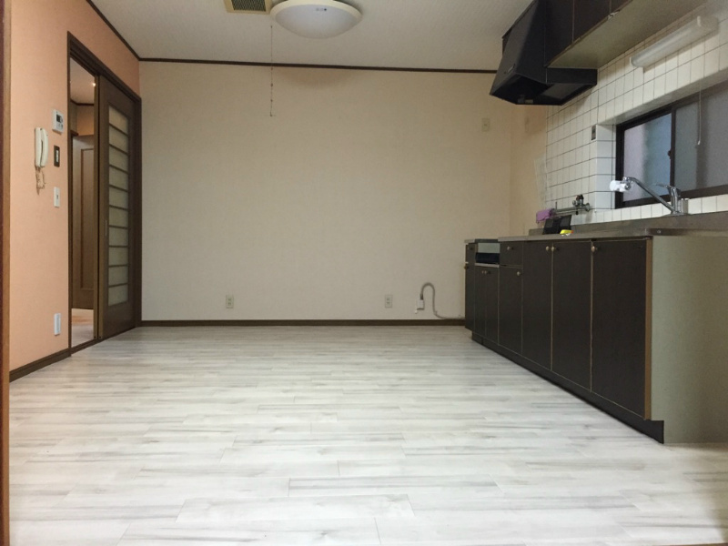 兵庫県尼崎市道意町３丁目 リビング