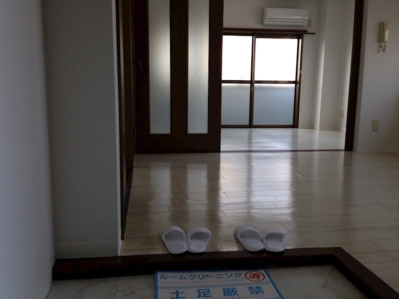 トミー弐番館 玄関