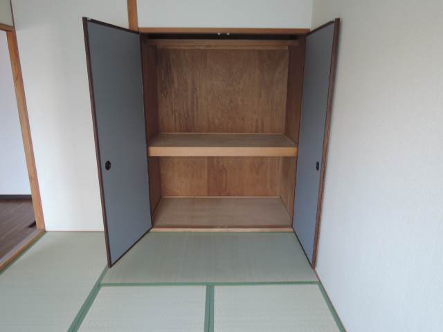 グランシャトー北加賀屋 収納