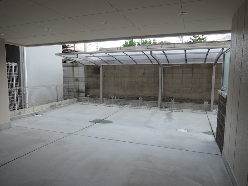 セラ岸里駅前 駐車場