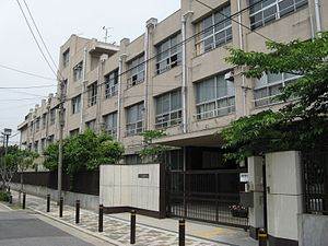 玉出エキスポマンション 中学校