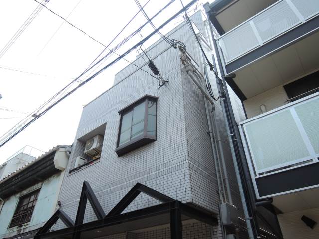 ウエストコート岸里 外観
