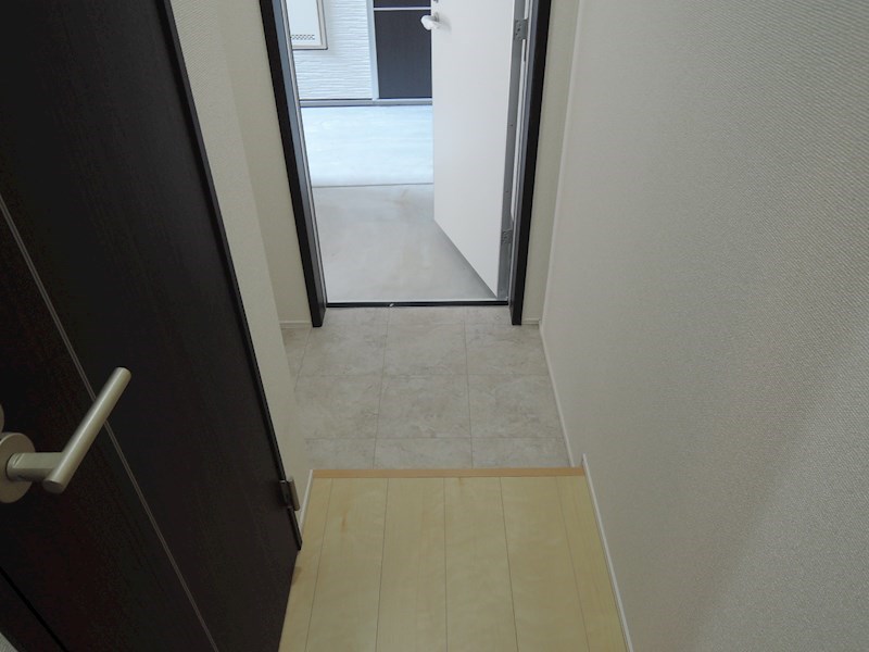フジパレス西加賀屋Ⅵ番館 玄関