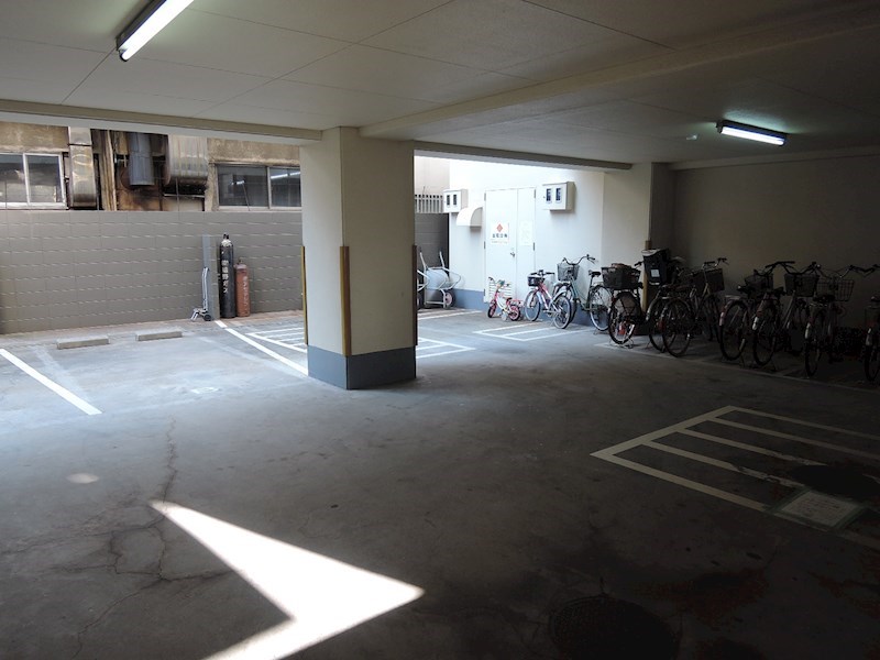 グランドムール岸里 駐車場