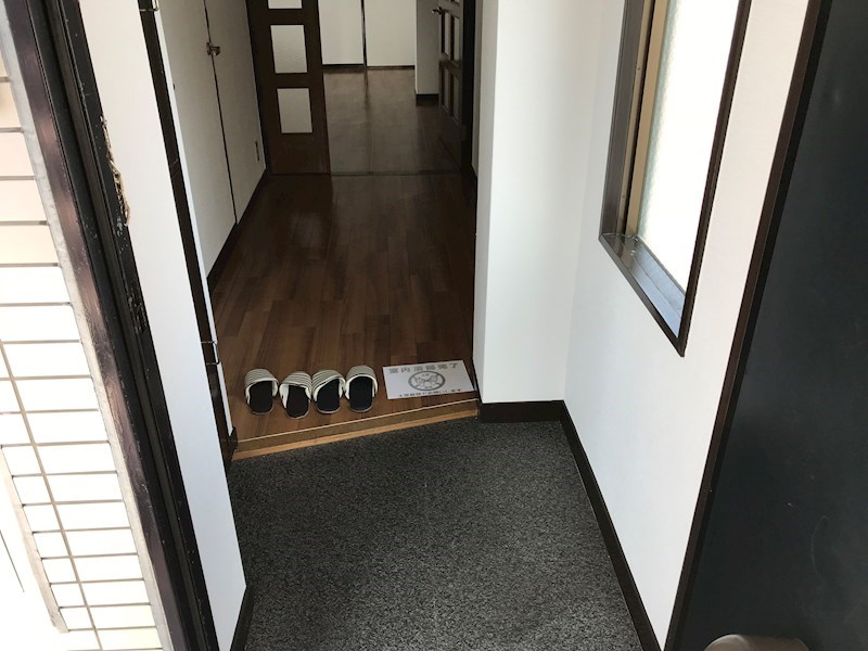 ドルフ岸里 玄関