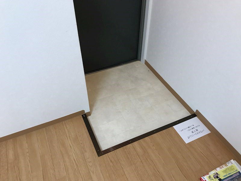 大阪府大阪市西成区潮路１丁目 玄関