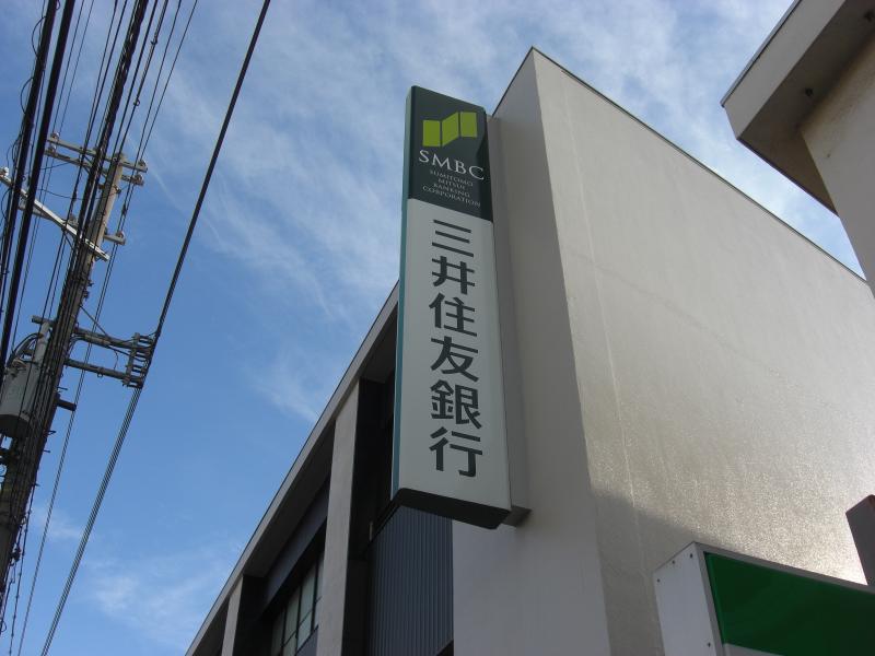 シャトーリヨン   銀行