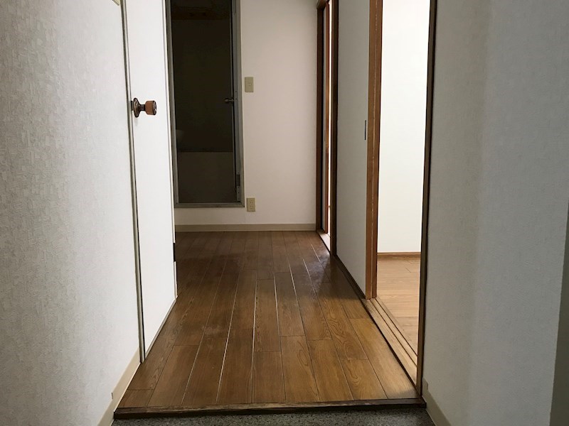 グランビルド北津守 玄関