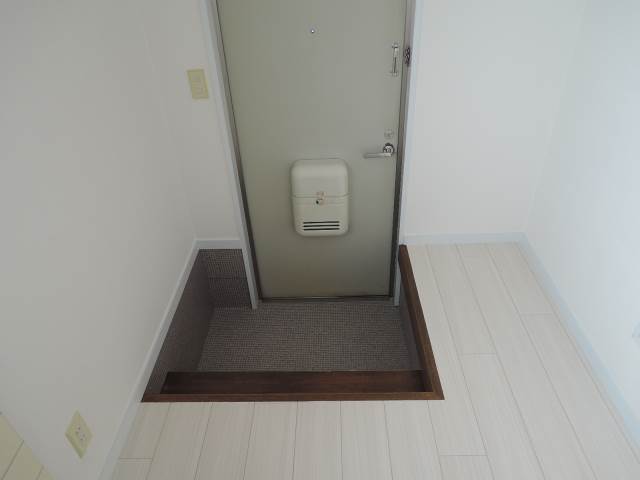 岸里東1丁目戸建賃貸 玄関