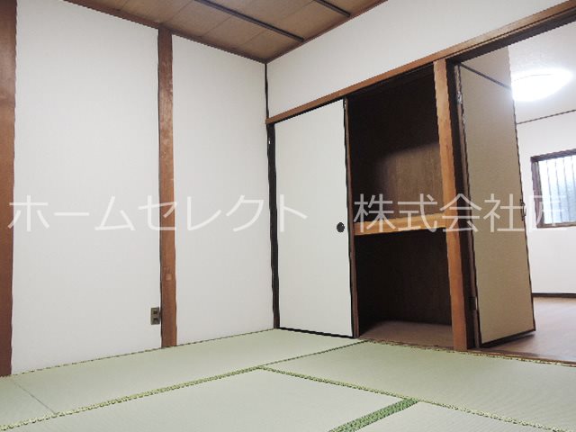 松2丁目貸家 収納