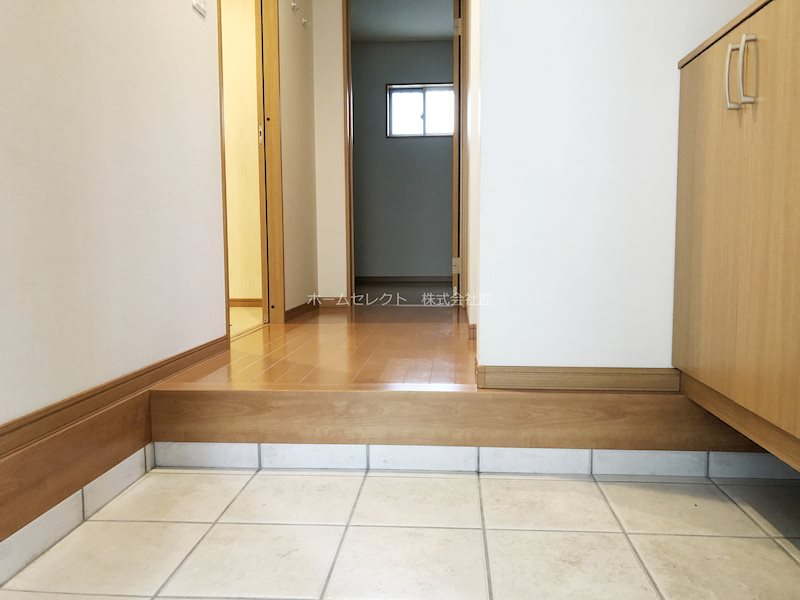 御崎1丁目戸建賃貸 4LDK 玄関