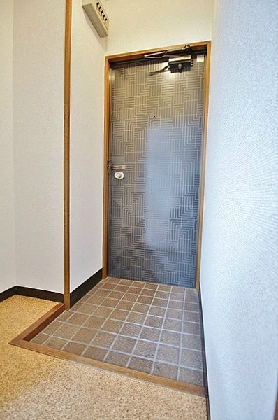 パレ岸里 玄関
