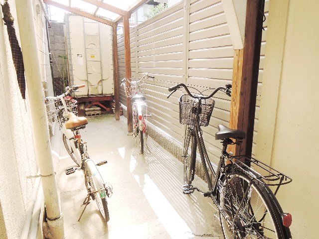 リアライズ帝塚山 駐車場