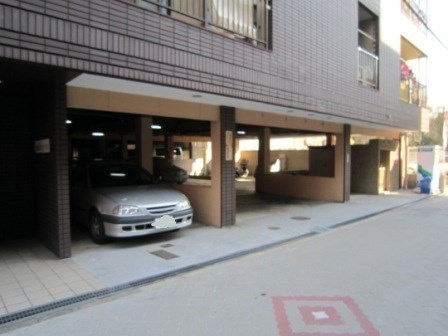 グルパ住吉1号館 駐車場