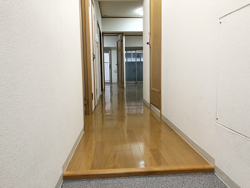 新北島コーポ1号棟 玄関