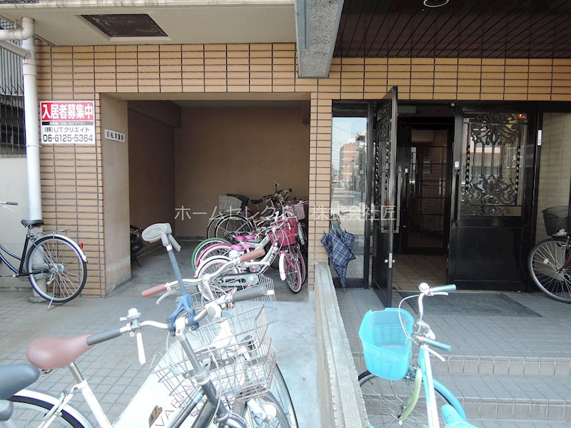 エレガントライフ岸里 駐車場