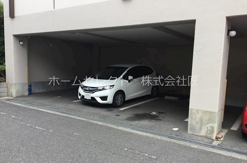 エヴァーマンション 駐車場