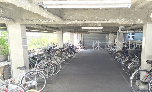 アベニューサザンプラム 駐車場