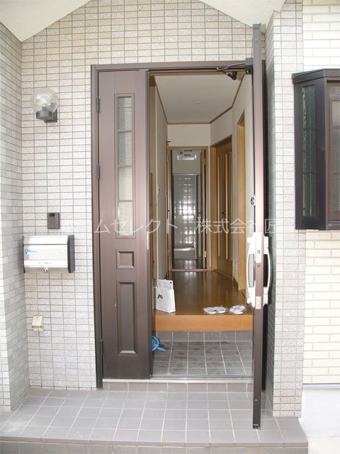 聖天下2丁目戸建賃貸 玄関