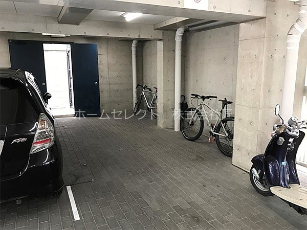 メネダス 駐車場
