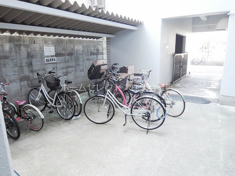 メゾン赤松 駐車場