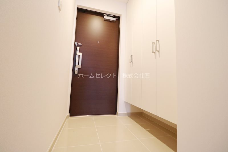 リバーガーデン岸里玉出 玄関