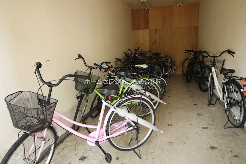 コーポオリエンタル 駐車場