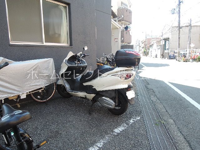 メゾンビトロ1 駐車場