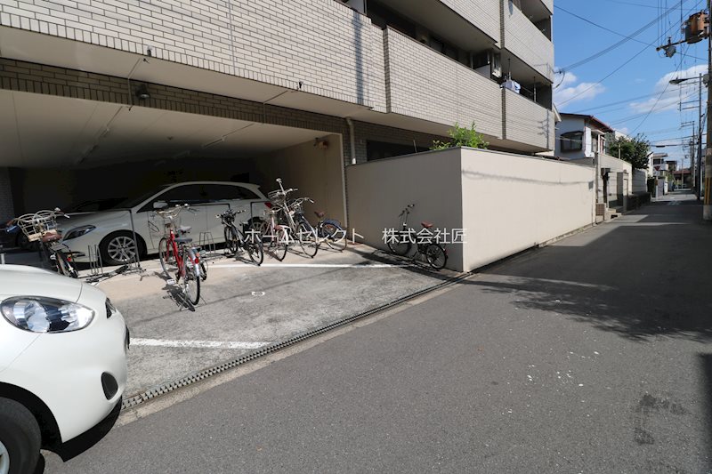 WIN帝塚山 駐車場