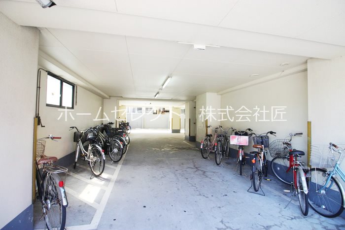 グランドムール岸里 駐車場