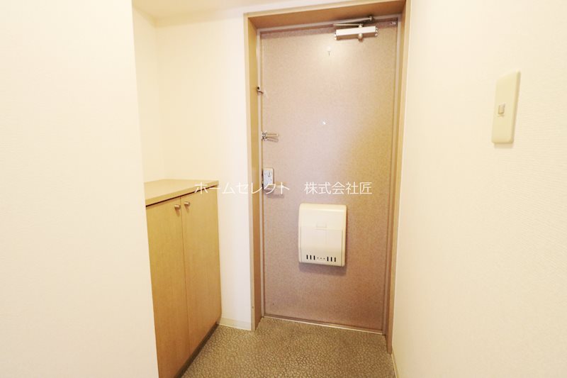 メゾン琵琶 玄関