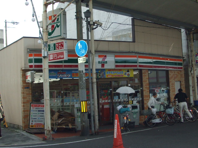 F maison AXIA VIII コンビニ