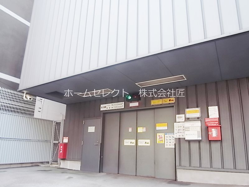 ファミールKOUZTOWER 駐車場