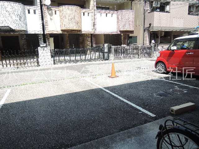 ドエル一番館 駐車場