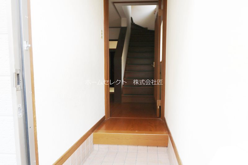 東加賀屋2丁目貸家  玄関