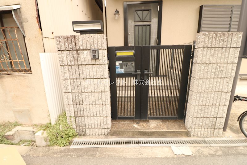 玉出西2丁目駐車場付戸建　 エントランス