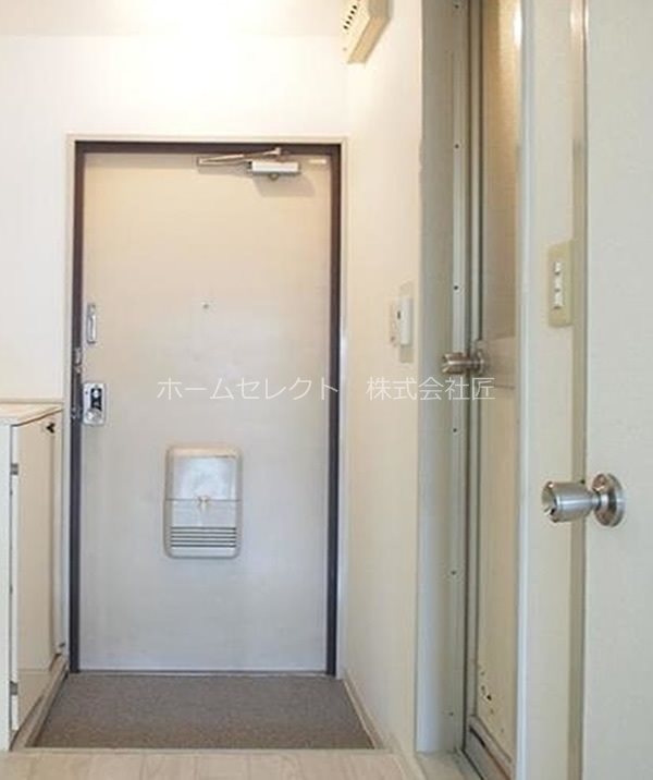 プレアール西加賀屋 玄関