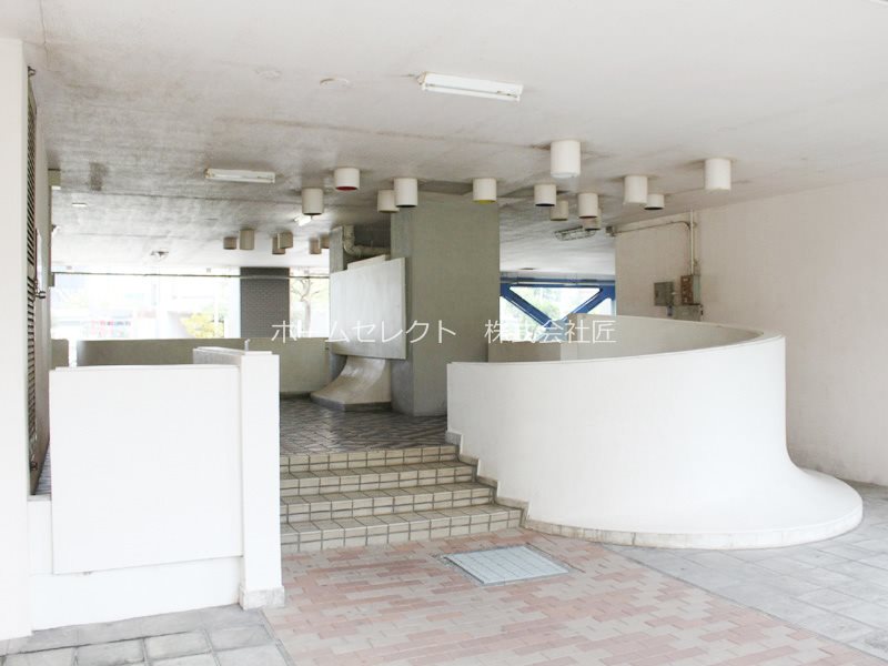 住吉第2団地11号棟 エントランス