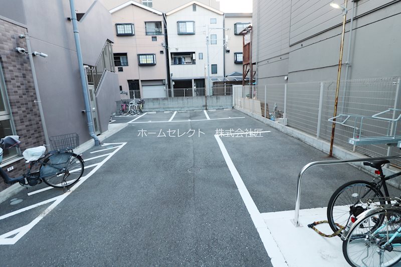 グレイス聖天坂 駐車場