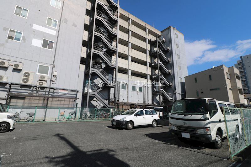 ドリーム中加賀屋 駐車場