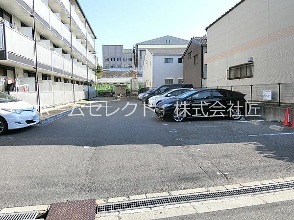 ワイズレジデンス天下茶屋 駐車場