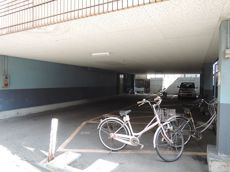 トミー弐番館 駐車場